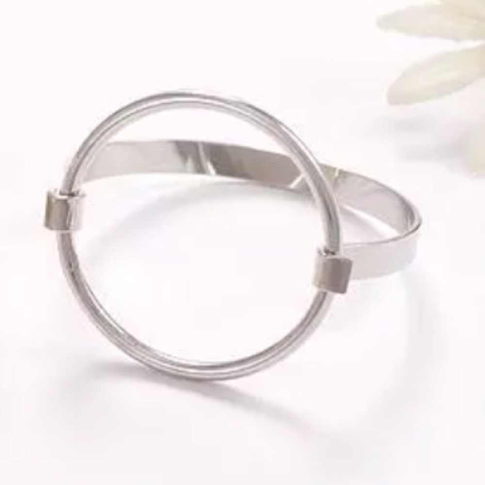 NEW💙💎HORSESHOE CUFF💎💙MODERN CIRCLE SILVER TONE - Picture 2 of 8